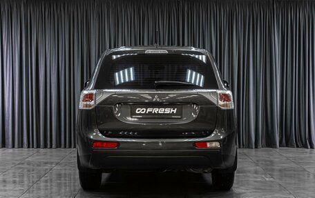 Mitsubishi Outlander III рестайлинг 3, 2013 год, 1 605 000 рублей, 4 фотография