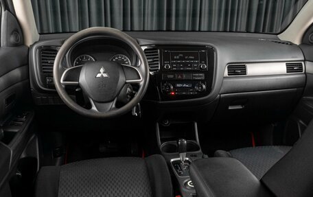 Mitsubishi Outlander III рестайлинг 3, 2013 год, 1 605 000 рублей, 6 фотография