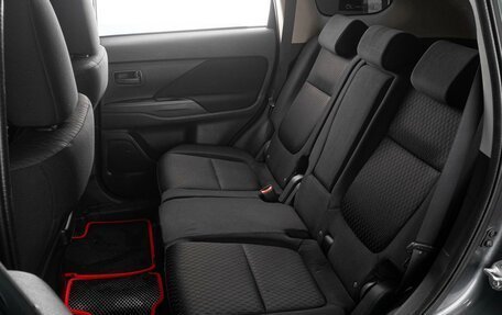 Mitsubishi Outlander III рестайлинг 3, 2013 год, 1 605 000 рублей, 9 фотография