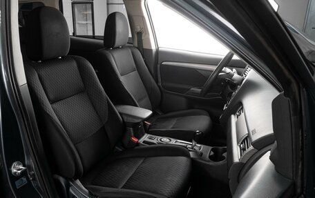 Mitsubishi Outlander III рестайлинг 3, 2013 год, 1 605 000 рублей, 8 фотография