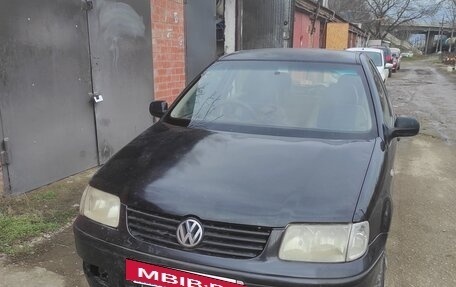 Volkswagen Polo III рестайлинг, 2001 год, 110 000 рублей, 2 фотография