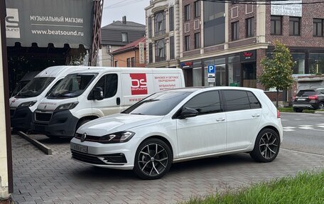 Volkswagen Golf VII, 2020 год, 1 890 000 рублей, 2 фотография