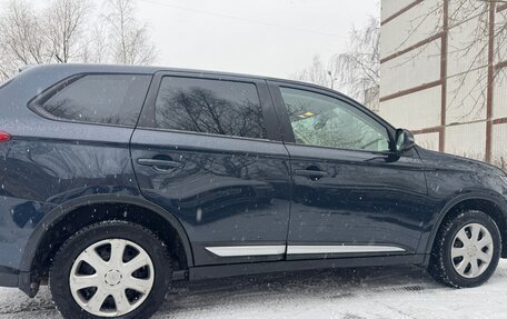 Mitsubishi Outlander III рестайлинг 3, 2016 год, 1 750 000 рублей, 4 фотография