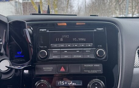 Mitsubishi Outlander III рестайлинг 3, 2016 год, 1 750 000 рублей, 10 фотография