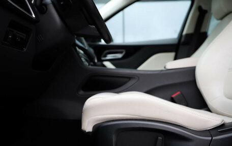 Jaguar F-Pace, 2017 год, 2 499 000 рублей, 26 фотография