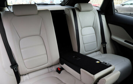 Jaguar F-Pace, 2017 год, 2 499 000 рублей, 30 фотография