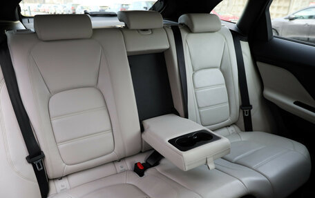 Jaguar F-Pace, 2017 год, 2 499 000 рублей, 29 фотография