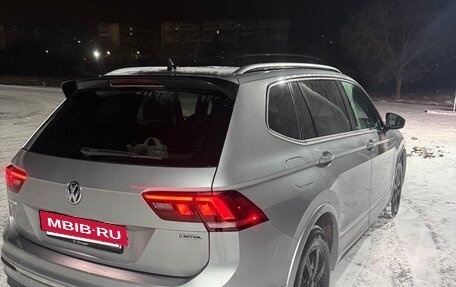 Volkswagen Tiguan II, 2019 год, 3 330 000 рублей, 3 фотография