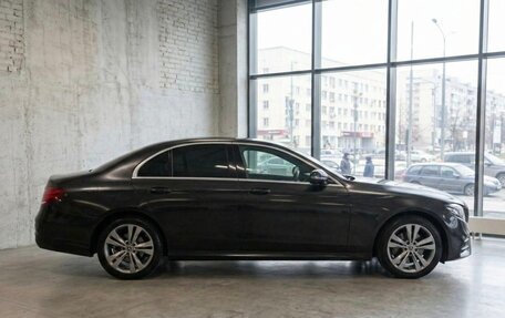 Mercedes-Benz E-Класс, 2020 год, 2 990 000 рублей, 2 фотография