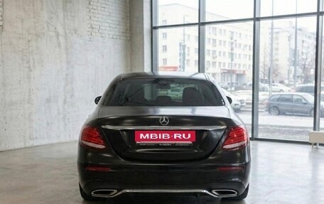 Mercedes-Benz E-Класс, 2020 год, 2 990 000 рублей, 3 фотография