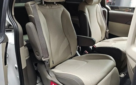 KIA Carnival, 2025 год, 7 355 000 рублей, 7 фотография