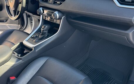 Toyota RAV4, 2022 год, 3 300 000 рублей, 10 фотография