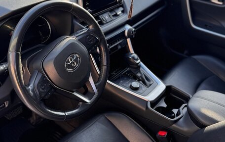 Toyota RAV4, 2022 год, 3 300 000 рублей, 9 фотография