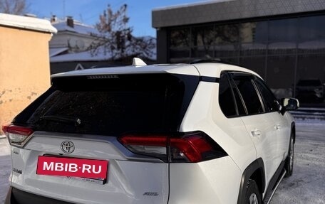 Toyota RAV4, 2022 год, 3 300 000 рублей, 5 фотография