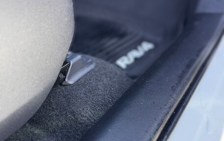 Toyota RAV4, 2022 год, 3 300 000 рублей, 23 фотография