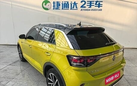 Volkswagen T-Roc I, 2023 год, 1 550 055 рублей, 2 фотография