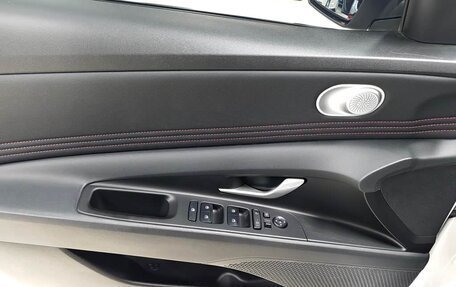 Hyundai Elantra, 2023 год, 1 610 000 рублей, 12 фотография