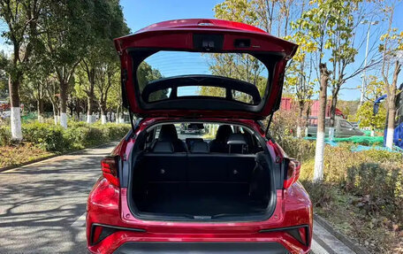 Toyota C-HR I рестайлинг, 2023 год, 1 850 555 рублей, 8 фотография