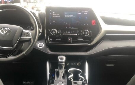 Toyota Highlander, 2022 год, 5 400 000 рублей, 9 фотография