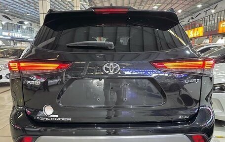 Toyota Highlander, 2022 год, 5 400 000 рублей, 2 фотография