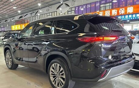 Toyota Highlander, 2022 год, 5 400 000 рублей, 3 фотография