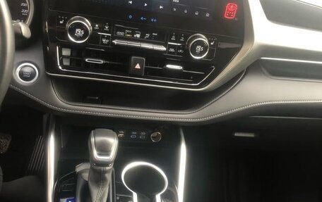 Toyota Highlander, 2022 год, 5 400 000 рублей, 6 фотография