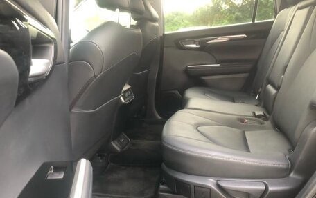 Toyota Highlander, 2022 год, 5 400 000 рублей, 17 фотография