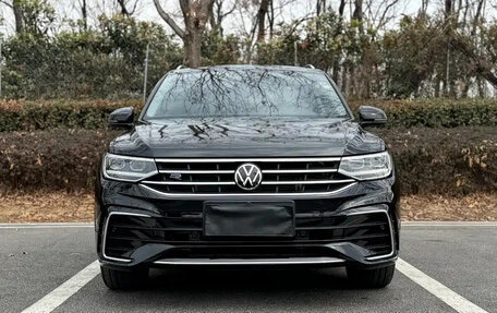 Volkswagen Tiguan, 2025 год, 4 050 555 рублей, 2 фотография