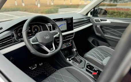 Volkswagen Tiguan, 2025 год, 4 050 555 рублей, 13 фотография