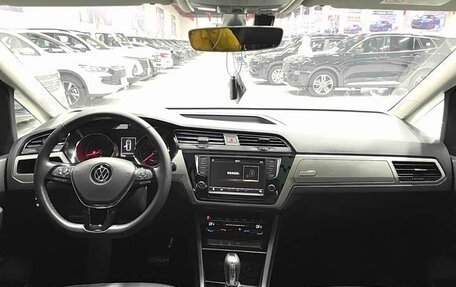 Volkswagen Touran III, 2022 год, 2 300 000 рублей, 7 фотография