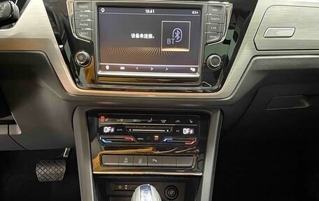 Volkswagen Touran III, 2022 год, 2 300 000 рублей, 13 фотография