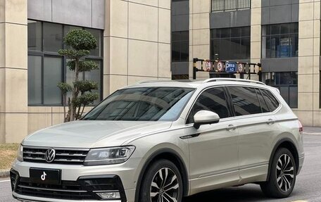 Volkswagen Tiguan II, 2021 год, 2 600 000 рублей, 1 фотография