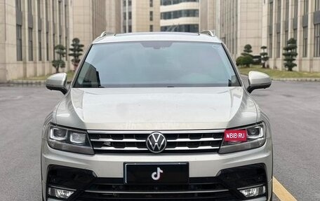 Volkswagen Tiguan II, 2021 год, 2 600 000 рублей, 2 фотография