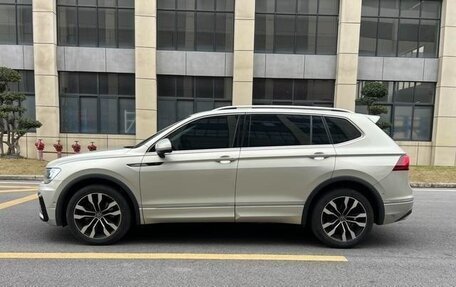 Volkswagen Tiguan II, 2021 год, 2 600 000 рублей, 6 фотография