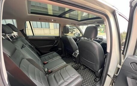 Volkswagen Tiguan II, 2021 год, 2 600 000 рублей, 13 фотография