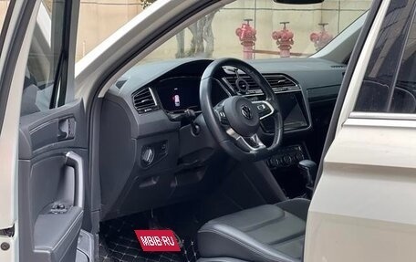 Volkswagen Tiguan II, 2021 год, 2 600 000 рублей, 10 фотография