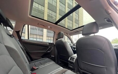 Volkswagen Tiguan II, 2021 год, 2 600 000 рублей, 17 фотография