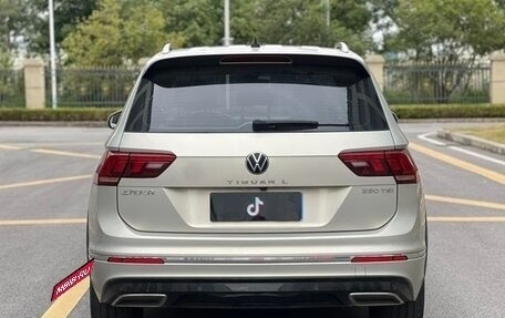 Volkswagen Tiguan II, 2021 год, 2 600 000 рублей, 5 фотография