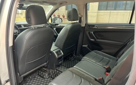 Volkswagen Tiguan II, 2021 год, 2 600 000 рублей, 19 фотография