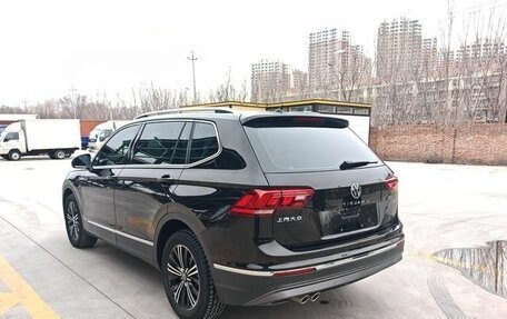 Volkswagen Tiguan II, 2021 год, 2 600 000 рублей, 5 фотография