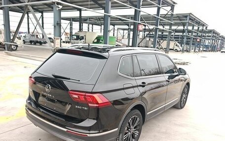 Volkswagen Tiguan II, 2021 год, 2 600 000 рублей, 3 фотография