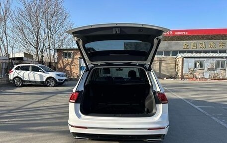 Volkswagen Tiguan II, 2021 год, 2 600 000 рублей, 8 фотография