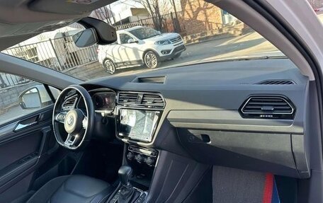Volkswagen Tiguan II, 2021 год, 2 600 000 рублей, 13 фотография