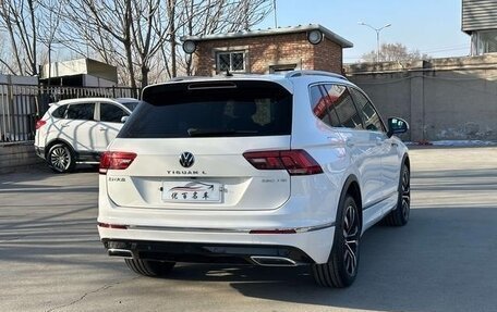 Volkswagen Tiguan II, 2021 год, 2 600 000 рублей, 6 фотография