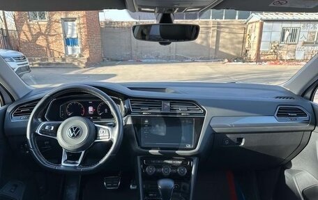 Volkswagen Tiguan II, 2021 год, 2 600 000 рублей, 10 фотография