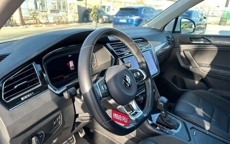 Volkswagen Tiguan II, 2021 год, 2 600 000 рублей, 9 фотография