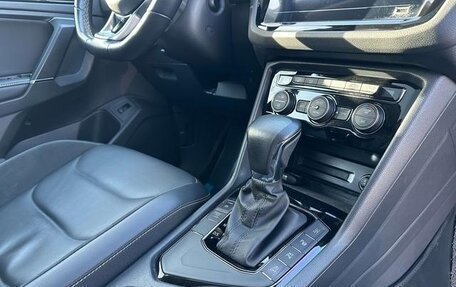 Volkswagen Tiguan II, 2021 год, 2 600 000 рублей, 15 фотография