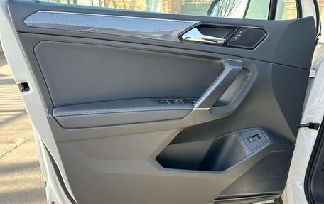 Volkswagen Tiguan II, 2021 год, 2 600 000 рублей, 16 фотография