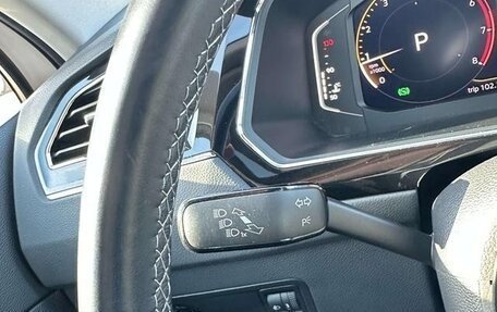 Volkswagen Tiguan II, 2021 год, 2 600 000 рублей, 18 фотография