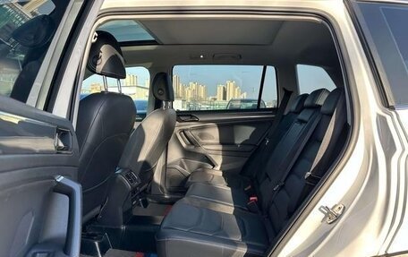 Volkswagen Tiguan II, 2021 год, 2 600 000 рублей, 22 фотография